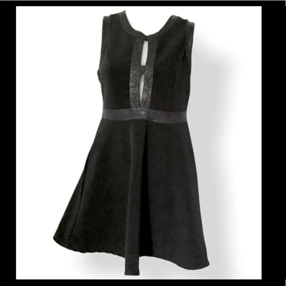 Monteau medium black dress - measurements in description